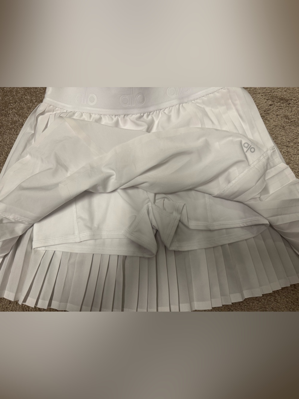 ALO Yoga White Pleated Women’s Skirt - Picture 4 of 4